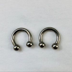 Horseshoe shaped earrings, 8 gauge